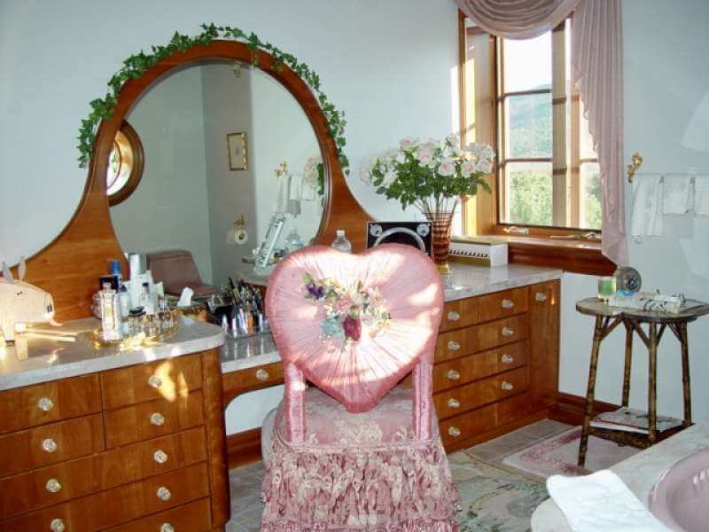 Wood Antiqued to replicate Aged Cherry in Dressing Room by Tim Zaerr at Joe & Pam Cocker’s Mad Dog Ranch